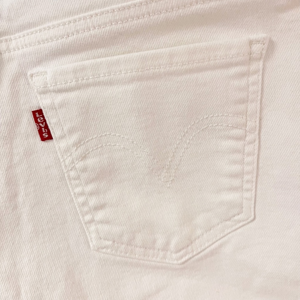 LEVIS Mid Length White Denim Shorts size 28/6 Cuffed Zipper Fly - Picture 9 of 11